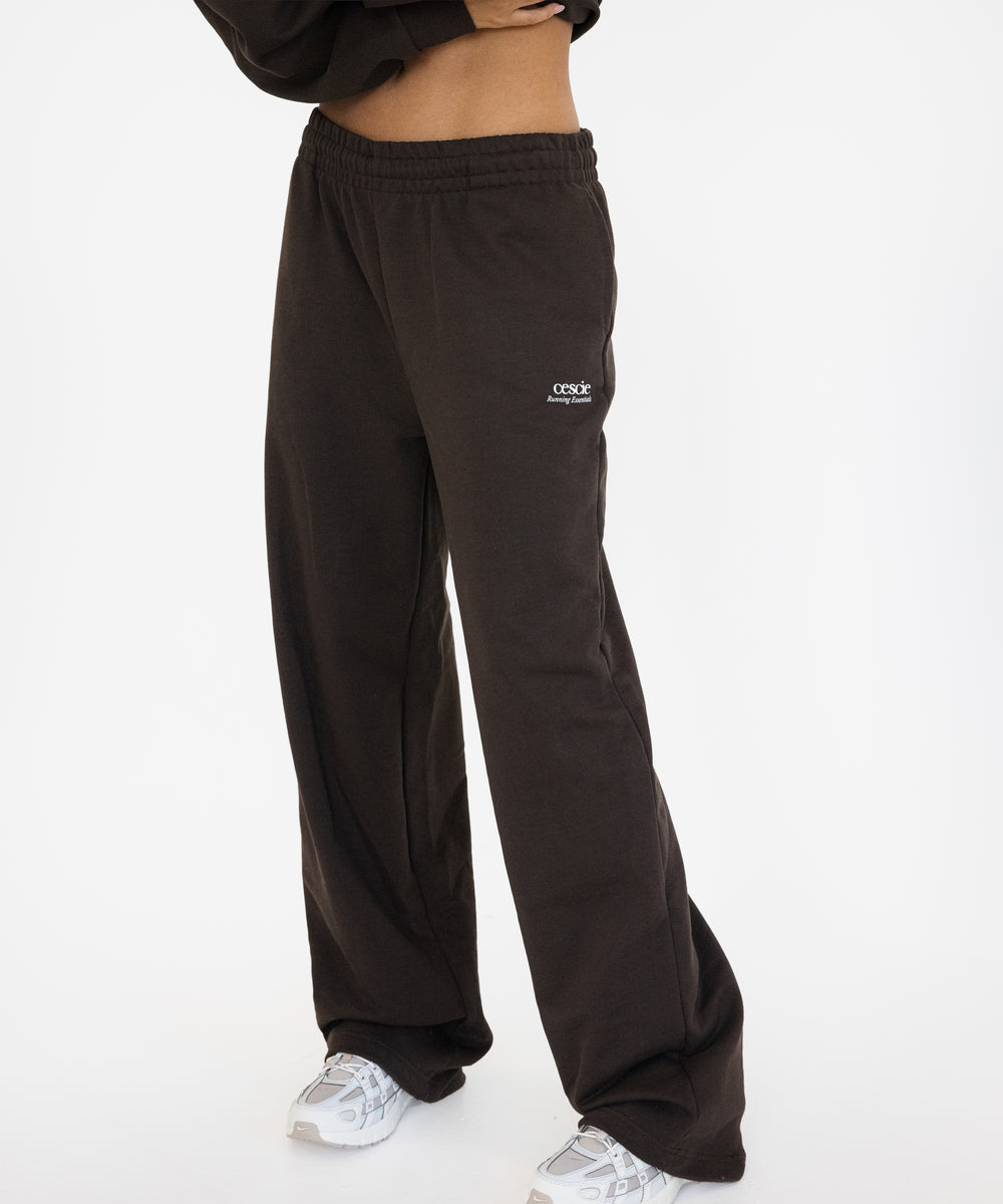 Running Essentials Wide Leg Jogger Deep Brown