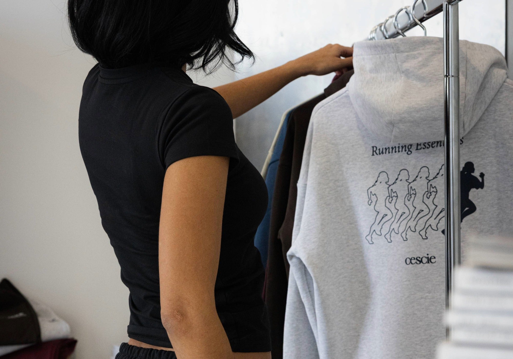 Model browsing cescie running essentials collection